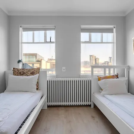 Spacious 3br Penthouse In Downtown